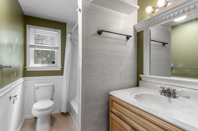 70 Cape Drive APT 8B, Mashpee, MA 02649