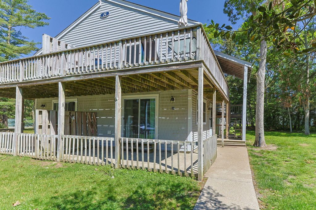 70 Cape Drive APT 8B, Mashpee, MA 02649