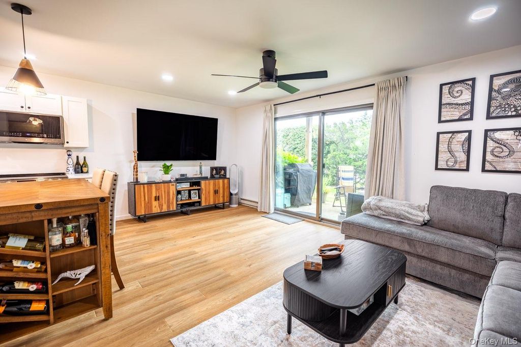 1 anchorage way way 1101, Freeport, NY 11520 — exterior