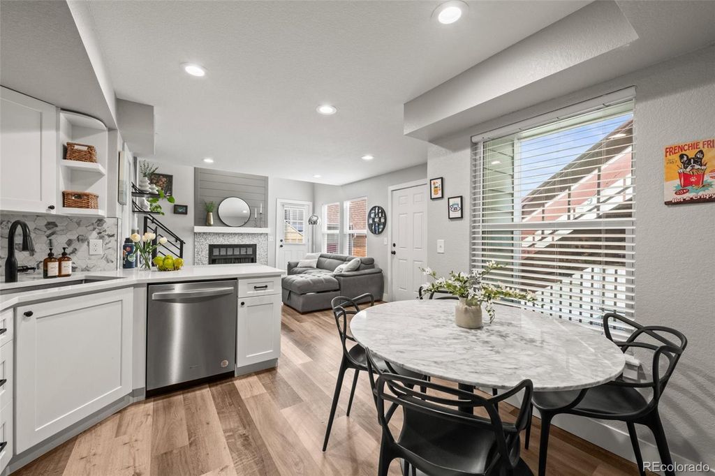 932 S Dearborn Way 11, Aurora, CO 80012