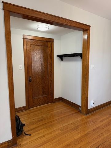 1632 W Nelson Street 2W, Chicago, IL 60657