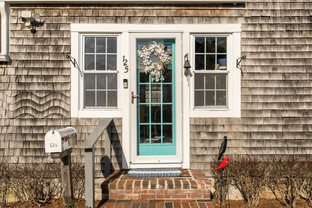 125 Sea Street, Hyannis, MA 02601