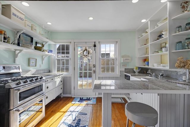 125 Sea Street, Hyannis, MA 02601