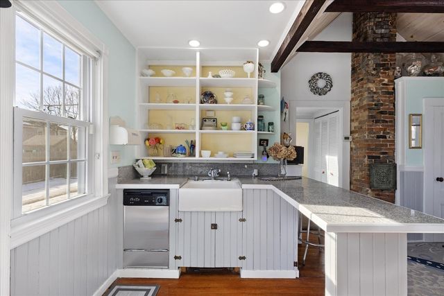 125 Sea Street, Hyannis, MA 02601