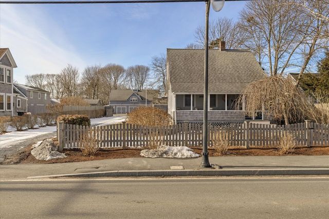 125 Sea Street, Hyannis, MA 02601