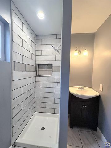619 SW Buchanan ST, Topeka, KS 66606