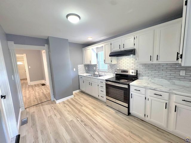 619 SW Buchanan ST, Topeka, KS 66606