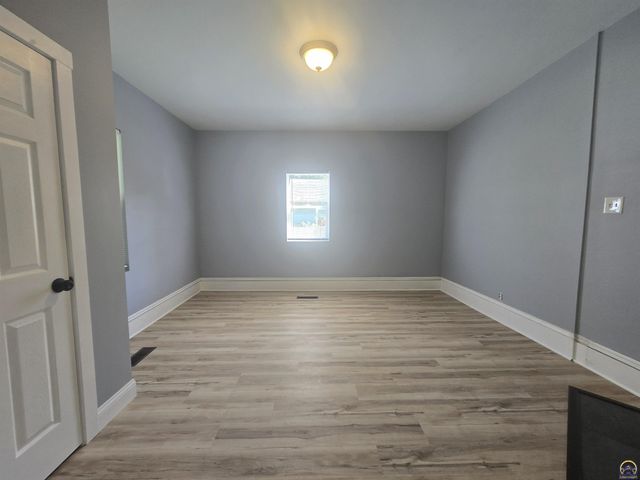 619 SW Buchanan ST, Topeka, KS 66606