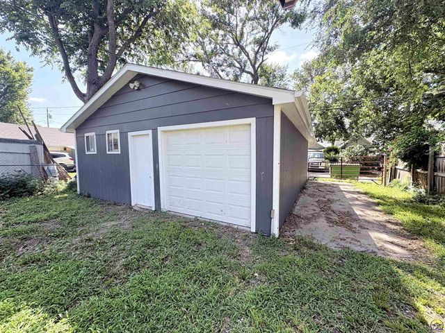 619 SW Buchanan ST, Topeka, KS 66606