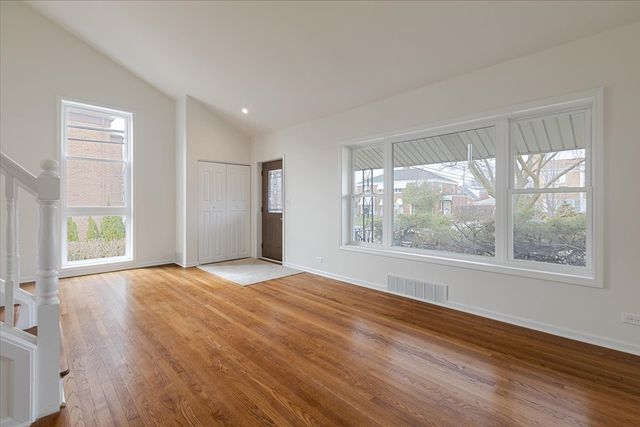 6745 N Saint Louis Avenue, Lincolnwood, IL 60712