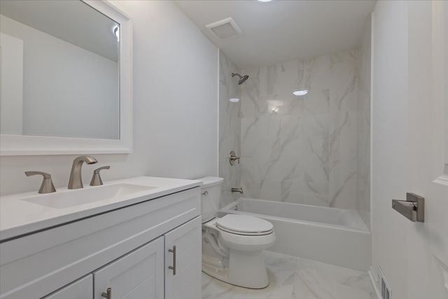 6745 N Saint Louis Avenue, Lincolnwood, IL 60712