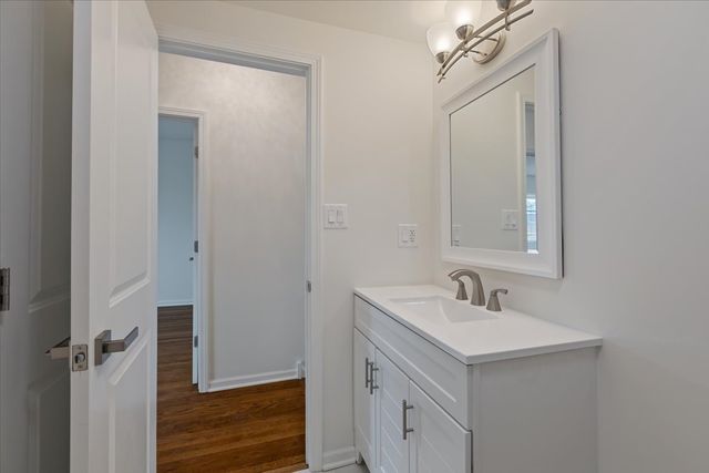 6745 N Saint Louis Avenue, Lincolnwood, IL 60712