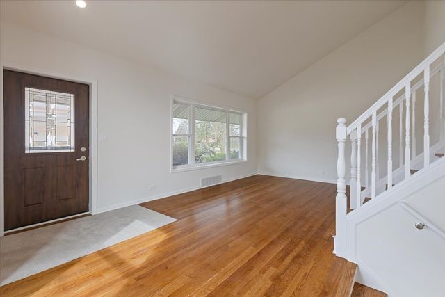 6745 N Saint Louis Avenue, Lincolnwood, IL 60712