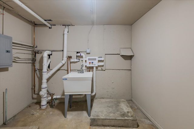 6745 N Saint Louis Avenue, Lincolnwood, IL 60712