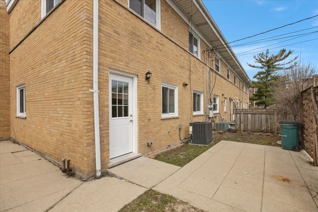 6745 N Saint Louis Avenue, Lincolnwood, IL 60712