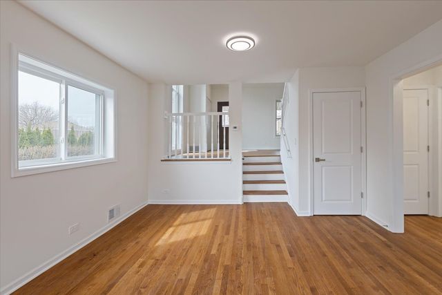 6745 N Saint Louis Avenue, Lincolnwood, IL 60712