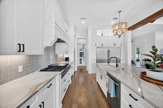 531 Lodge Hill Drive, Heath, TX 75032