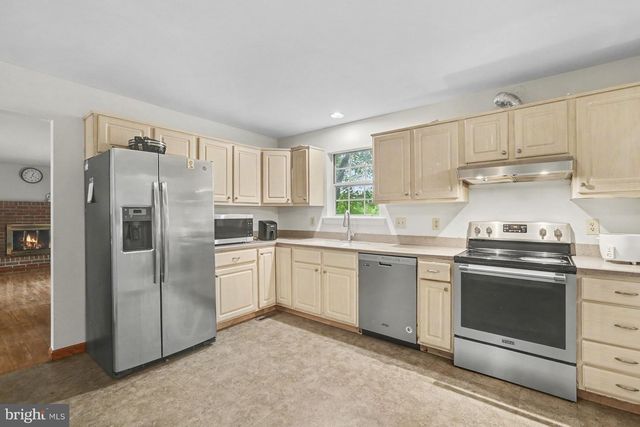 113 KINGS MILL CT, Harrisburg, PA 17110
