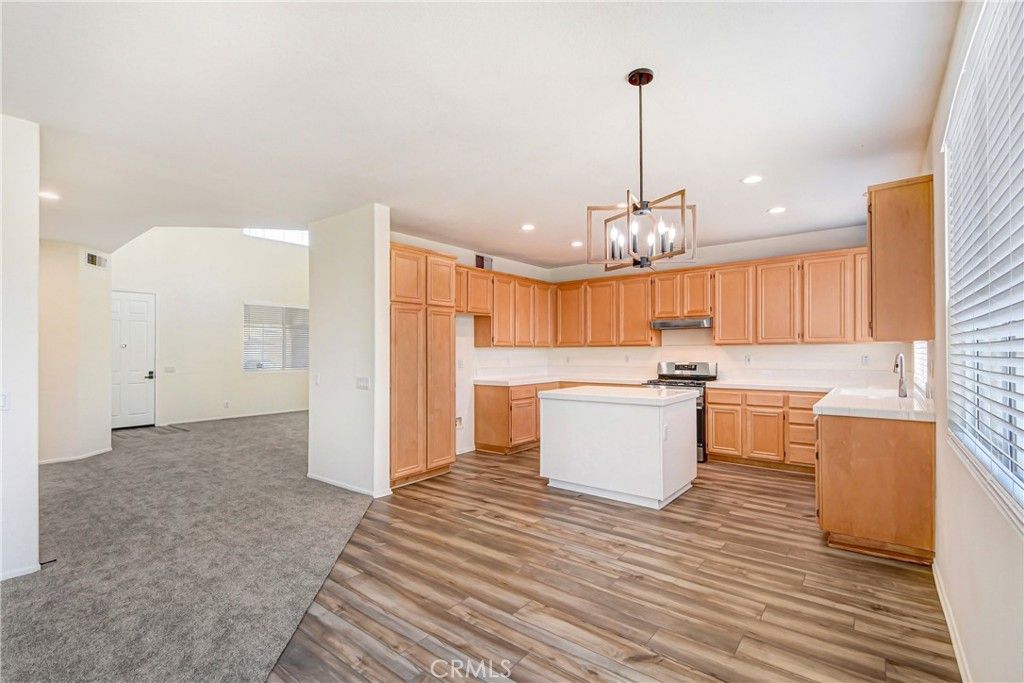 Image 7 of property listing at 1051 Winthrop Drive, Corona, CA 92882