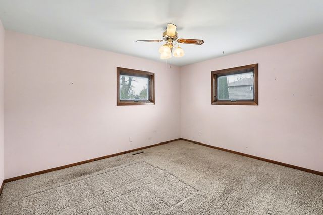 305 E 2nd Street, Pella, IA 50219