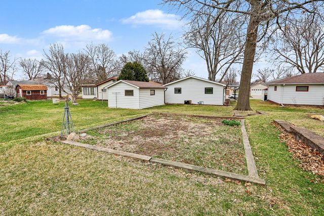 305 E 2nd Street, Pella, IA 50219