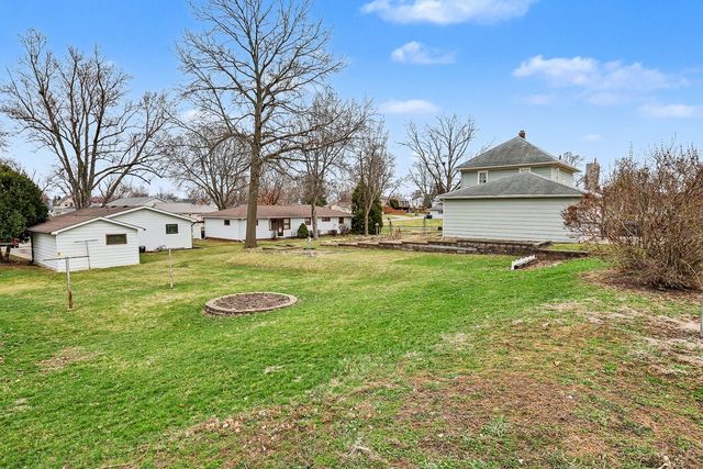 305 E 2nd Street, Pella, IA 50219