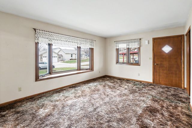 305 E 2nd Street, Pella, IA 50219