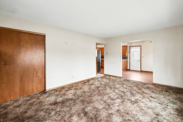 305 E 2nd Street, Pella, IA 50219