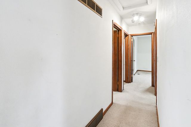 305 E 2nd Street, Pella, IA 50219