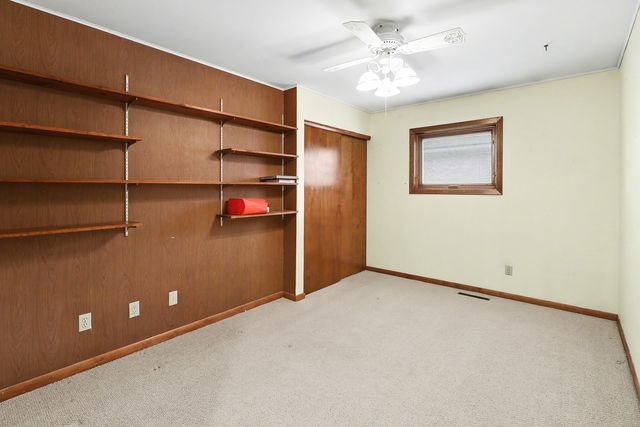 305 E 2nd Street, Pella, IA 50219