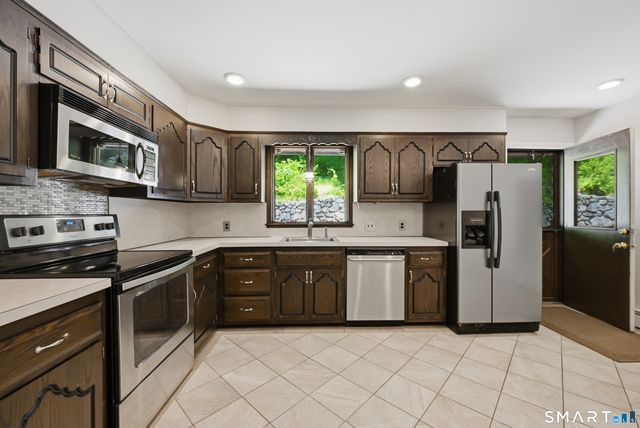 11 Wicks Manor Drive, Danbury, CT 06810