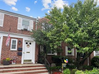 7231 Little Neck Parkway 1st Floor, Glen Oaks, NY 11004