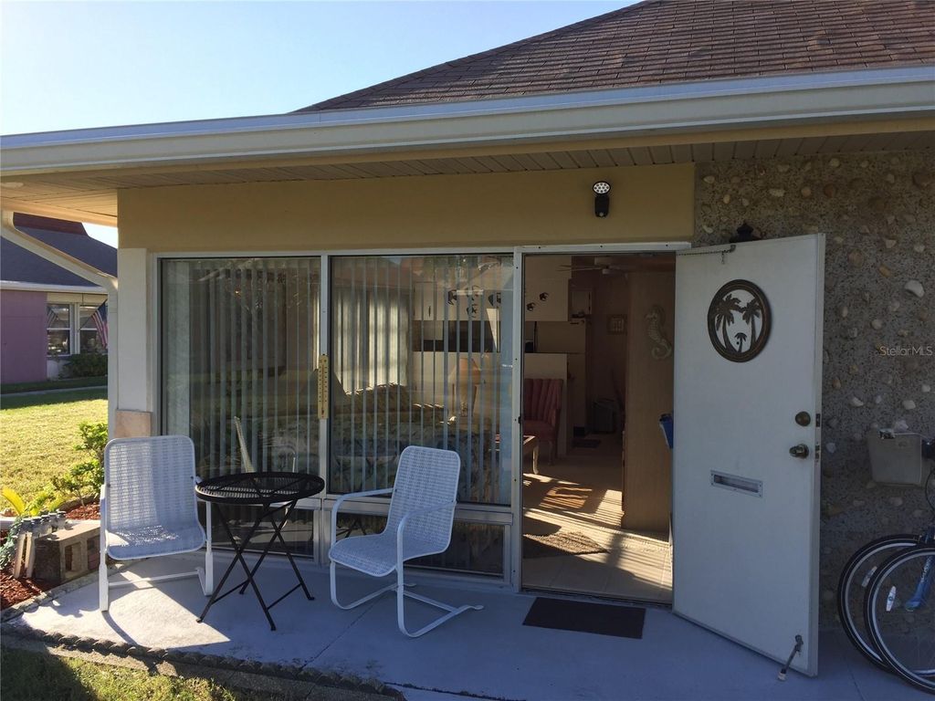4345 TAHITIAN GARDENS CIRCLE E, Holiday, FL 34691