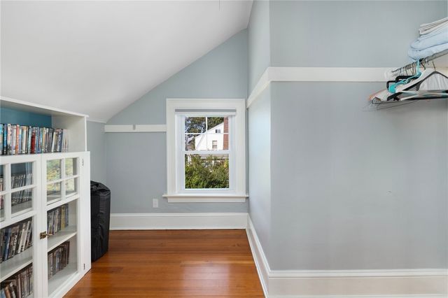 127 West Main Road, Middletown, RI 02842