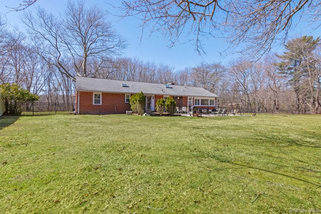 43 Harrison Avenue, Hauppauge, NY 11788