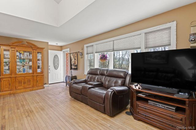 43 Harrison Avenue, Hauppauge, NY 11788