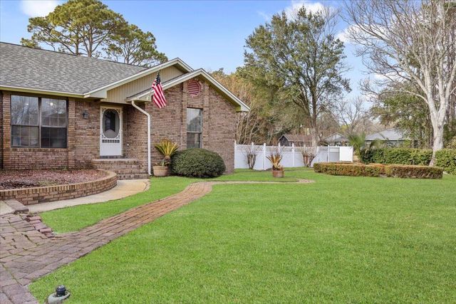 2185 Calle De Castelar, Navarre, FL 32566