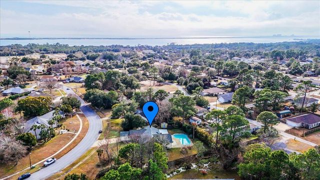 2185 Calle De Castelar, Navarre, FL 32566
