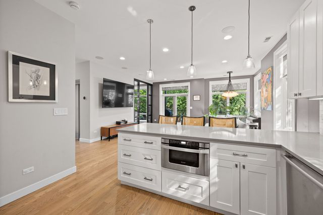 2301 W Wolfram Street 2, Chicago, IL 60618