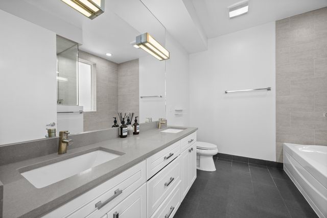 2301 W Wolfram Street 2, Chicago, IL 60618