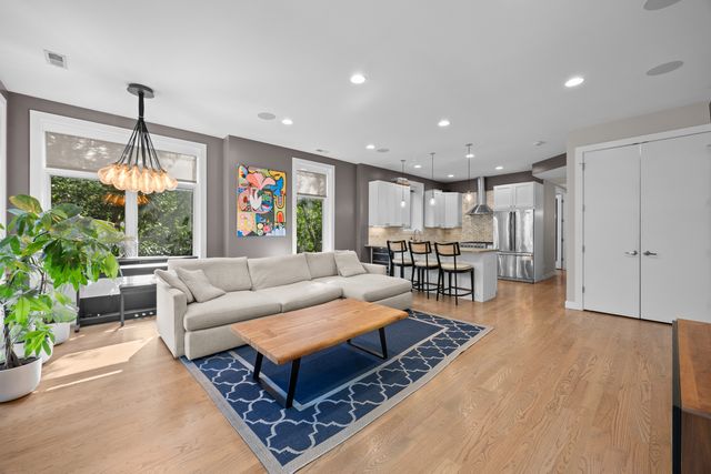 2301 W Wolfram Street 2, Chicago, IL 60618