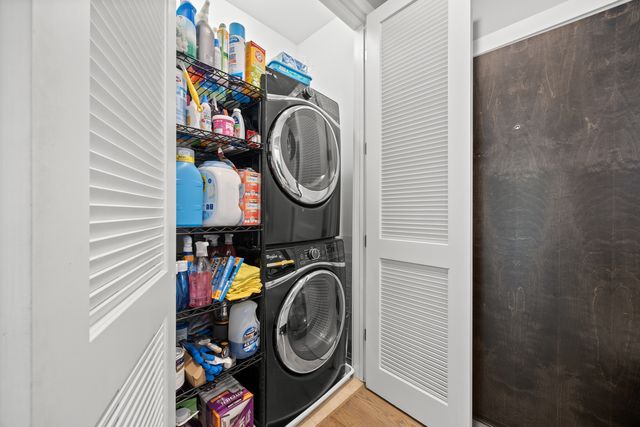 2301 W Wolfram Street 2, Chicago, IL 60618