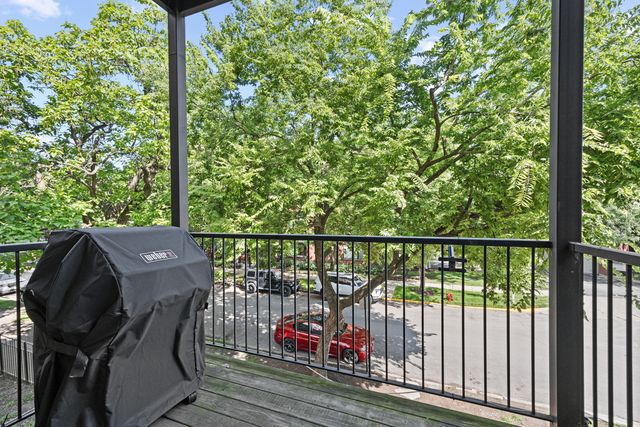 2301 W Wolfram Street 2, Chicago, IL 60618