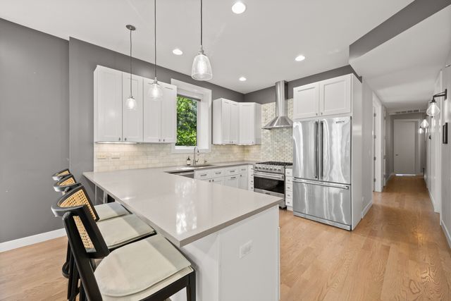 2301 W Wolfram Street 2, Chicago, IL 60618