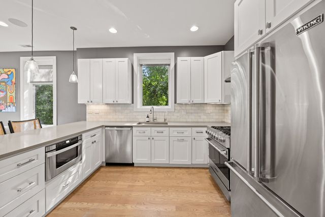 2301 W Wolfram Street 2, Chicago, IL 60618