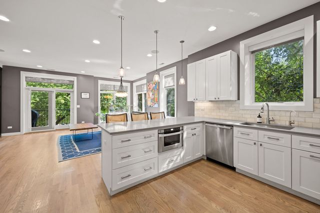 2301 W Wolfram Street 2, Chicago, IL 60618