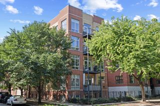 2301 W Wolfram Street 2, Chicago, IL 60618