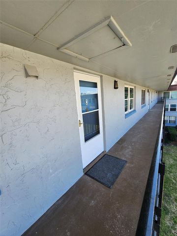 333 LAKE HOWARD DRIVE NW 313A, Winter Haven, FL 33880