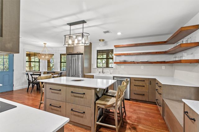 301 Medlin Creek LOOP, Dripping Springs, TX 78620