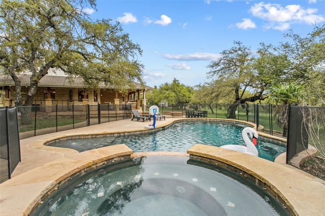 301 Medlin Creek LOOP, Dripping Springs, TX 78620